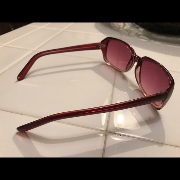 Daisy Fuentes Sunglasses - Picture 4 of 5